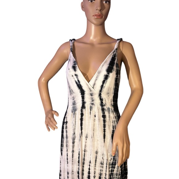 Woman’s tie dye maxi dress - Picture 2 of 4